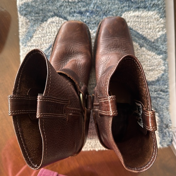 Frye leather boots Harness 8R boot.  Rare find! - Picture 11 of 11